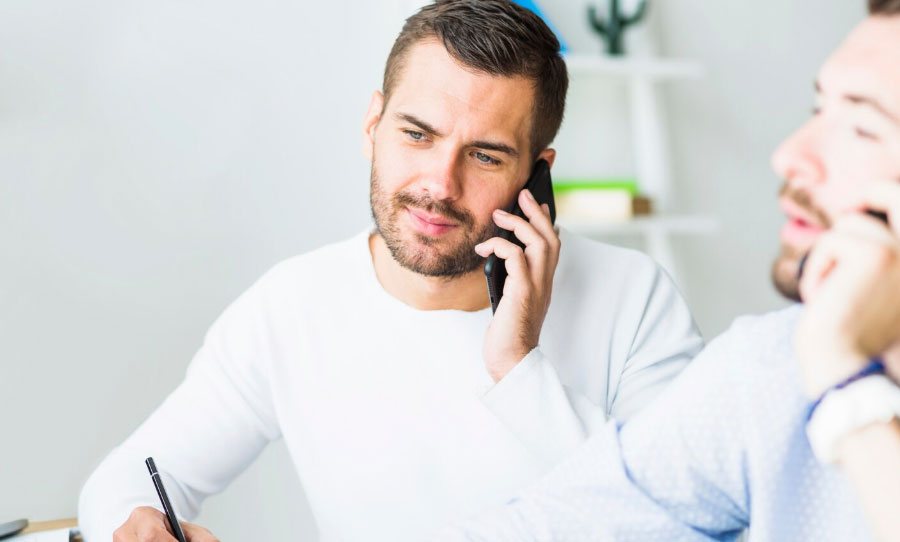 Cómo manejar clientes que quieren negociar todo: Precio, comisión y condiciones - Foto Freepik
