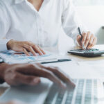 Guía completa de marketing inmobiliario digital: Anuncios efectivos, redes sociales y marca personal Guía de marketing inmobiliario digital: anuncios efectivos, redes sociales y marca personal - Foto Magnific