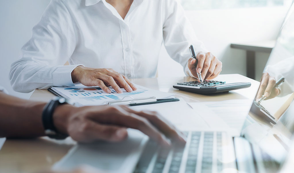 Guía de marketing inmobiliario digital: anuncios efectivos, redes sociales y marca personal - Foto Magnific